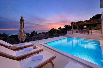 Thumbnail von Modern villa with swimming pool, terraces, and wide sea view