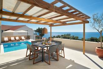 Thumbnail von Modern villa with swimming pool, terraces, and wide sea view