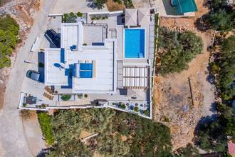 Thumbnail von Modern villa with swimming pool, terraces, and wide sea view