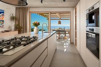 Thumbnail von Modern villa with swimming pool, terraces, and wide sea view