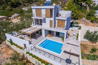 Thumbnail von Modern villa with swimming pool, terraces, and wide sea view