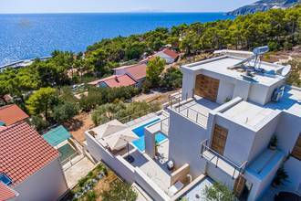 Thumbnail von Modern villa with swimming pool, terraces, and wide sea view