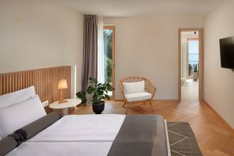Thumbnail von Modern villa with swimming pool, terraces, and wide sea view
