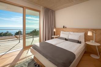 Thumbnail von Modern villa with swimming pool, terraces, and wide sea view