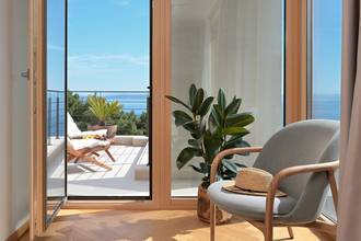 Thumbnail von Modern villa with swimming pool, terraces, and wide sea view