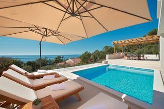Thumbnail von Modern villa with swimming pool, terraces, and wide sea view