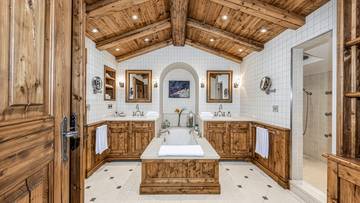 Thumbnail von Unique luxury estate in prime location