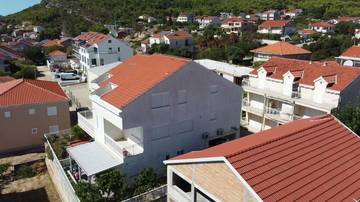 Thumbnail von Bright attic apartment with sea view and private parking space