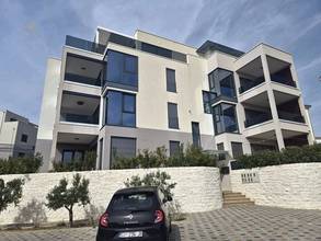 Thumbnail von Modernly equipped apartment with sea view, terrace, and parking space