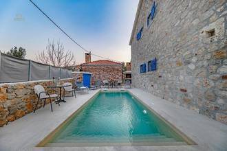 Thumbnail von Furnished natural stone villa with pool, guesthouse, and sea view