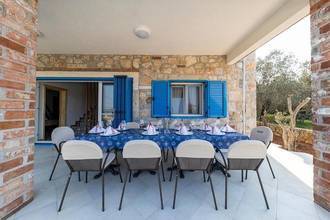 Thumbnail von Furnished natural stone villa with pool, guesthouse, and sea view