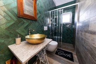 Thumbnail von Furnished natural stone villa with pool, guesthouse, and sea view