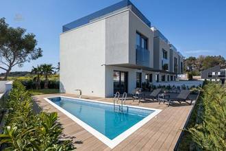 Thumbnail von New terraced houses with a pool, rooftop terrace, and summer kitchen