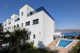 Thumbnail von New terraced houses with a pool, rooftop terrace, and summer kitchen