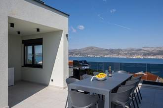 Thumbnail von New terraced houses with a pool, rooftop terrace, and summer kitchen