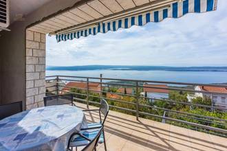 Thumbnail von Two-family house with two apartments, garage, and view over the Kvarner Bay