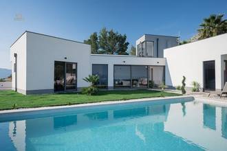 Thumbnail von Single-story villa with a pool, two en suite bathrooms, and a view of the coast.