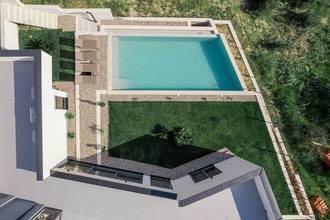Thumbnail von Single-story villa with a pool, two en suite bathrooms, and a view of the coast.
