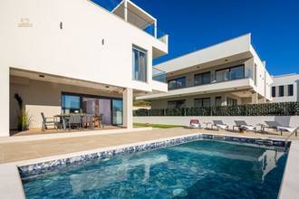 Thumbnail von Luxurious new build villa with pool, hot tub, and panoramic view