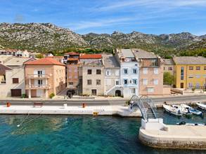Thumbnail von Stone house in the first row by the water with commercial unit and three apartments
