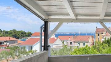 Thumbnail von House with three residential units, garden, and sea view, near the sea