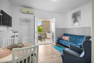 Thumbnail von House with three residential units, garden, and sea view, near the sea