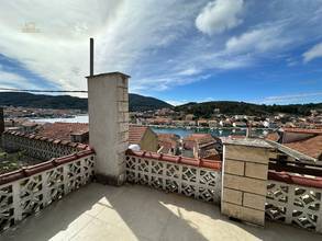 Thumbnail von Traditional townhouse with sea view - for renovation