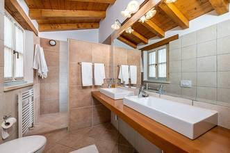 Thumbnail von Rustic stone villa with pool and hot tub