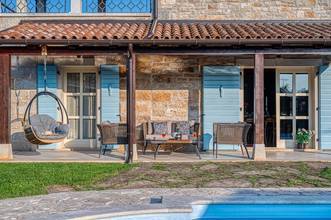 Thumbnail von Rustic stone villa with pool and hot tub