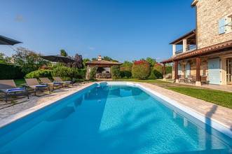Thumbnail von Rustic stone villa with pool and hot tub