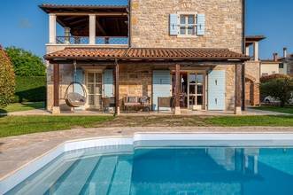 Thumbnail von Rustic stone villa with pool and hot tub