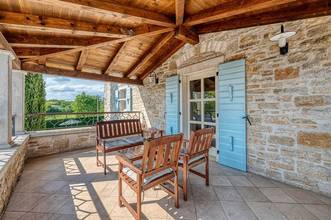 Thumbnail von Rustic stone villa with pool and hot tub