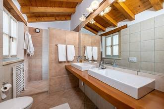 Thumbnail von Rustic stone villa with pool and hot tub
