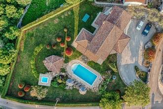 Thumbnail von Rustic stone villa with pool and hot tub