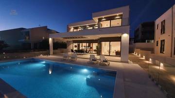Thumbnail von Modern luxury villa with swimming pool near the beach