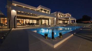 Thumbnail von Modern luxury villa with swimming pool near the beach