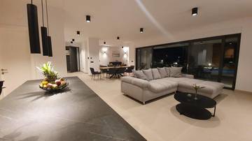 Thumbnail von Modern luxury villa with swimming pool near the beach