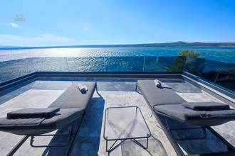 Thumbnail von Newly built villa directly on the shore, with private beach access and pool.