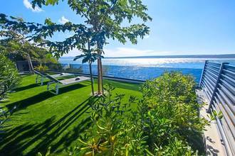 Thumbnail von Newly built villa directly on the shore, with private beach access and pool.
