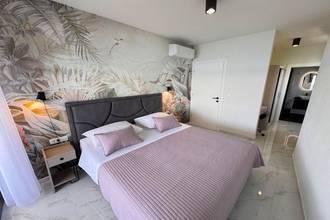 Thumbnail von Newly built villa directly on the shore, with private beach access and pool.