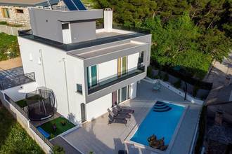 Thumbnail von Newly built villa, fenced property, Jacuzzi on the roof