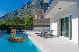 Thumbnail von Newly built villa, fenced property, Jacuzzi on the roof