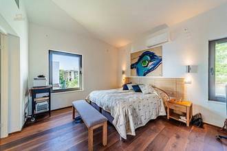 Thumbnail von Well-maintained stone house directly on the water, two units, saltwater pool