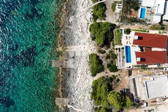 Thumbnail von Well-maintained stone house directly on the water, two units, saltwater pool