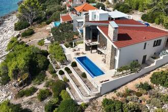 Thumbnail von Well-maintained stone house directly on the water, two units, saltwater pool