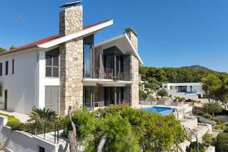 Thumbnail von Well-maintained stone house directly on the water, two units, saltwater pool