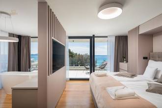 Thumbnail von Newly built luxury villa, fully furnished, heated ceramic pool, and pergola