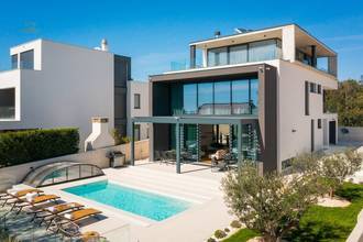 Thumbnail von Newly built luxury villa, fully furnished, heated ceramic pool, and pergola