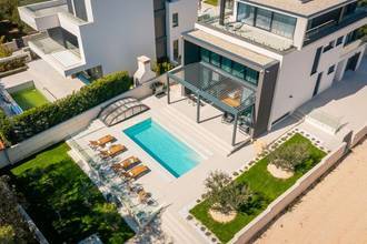 Thumbnail von Newly built luxury villa, fully furnished, heated ceramic pool, and pergola