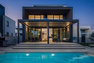 Thumbnail von Newly built luxury villa, fully furnished, heated ceramic pool, and pergola